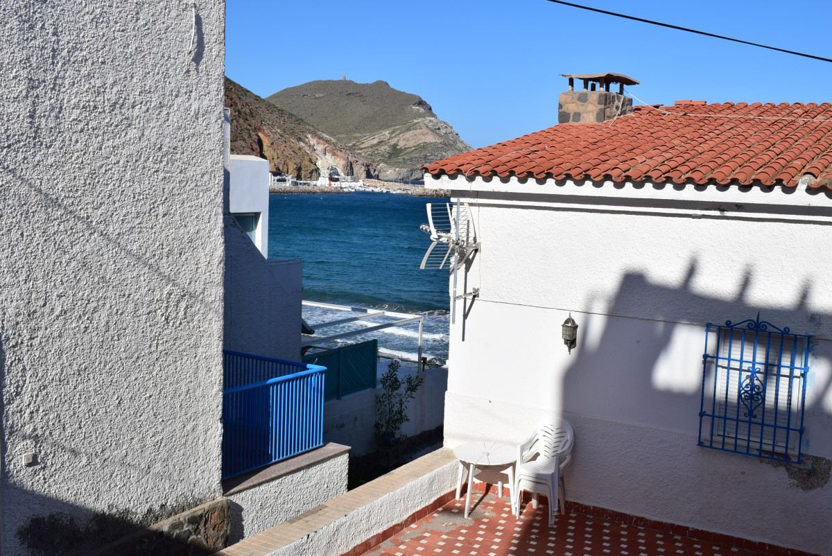 улица до моря.